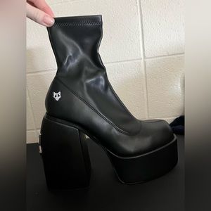 BRAND NEW NEVER BEEN WORN NAKED WOLFE BOOTS